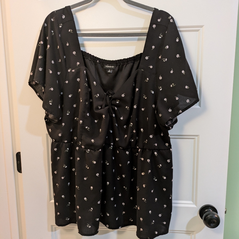 Torrid Black Floral Tie-Front Peasant Top